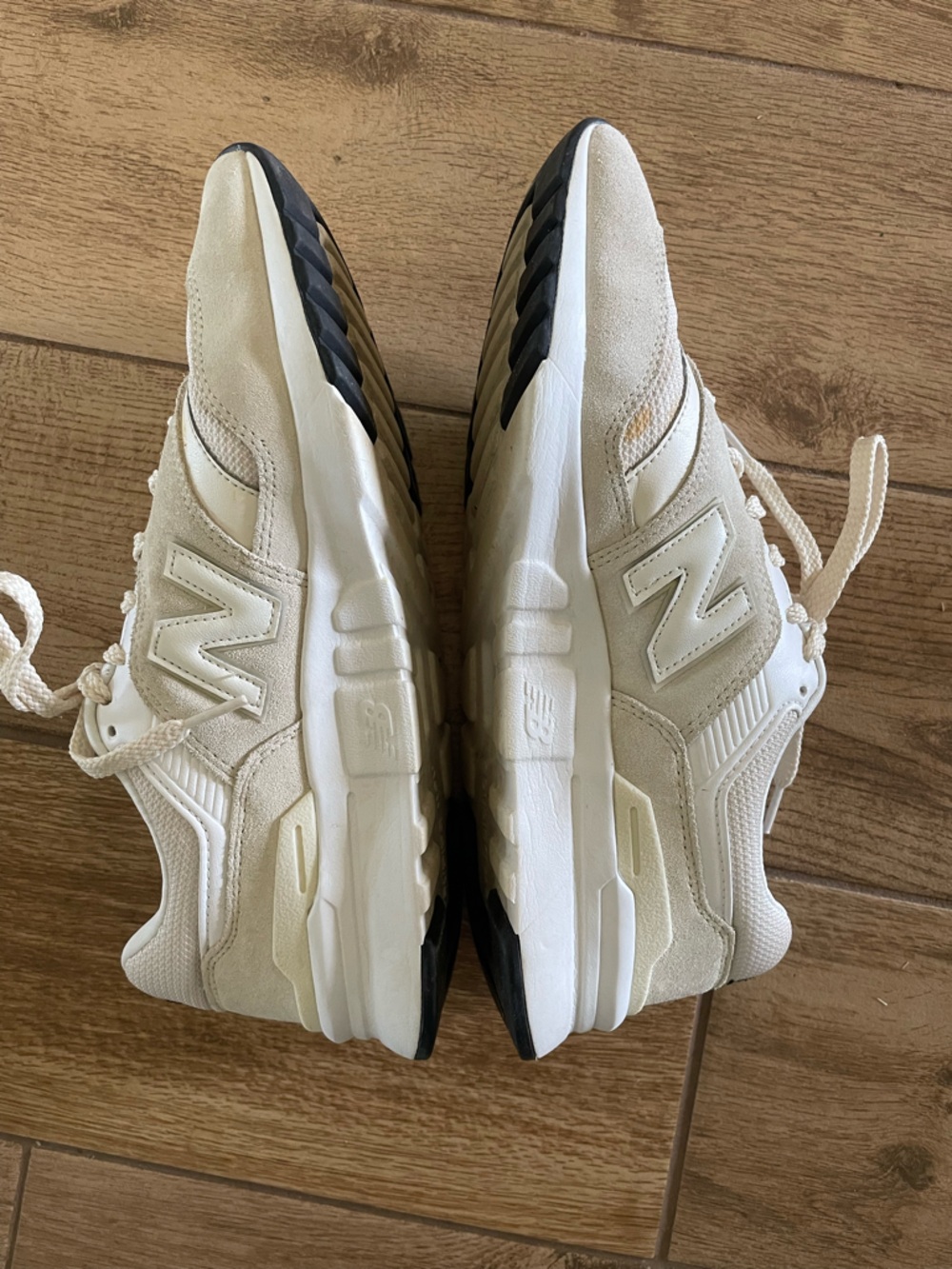 New Balance 997H Cream Sneakers - Picture 2 of 8